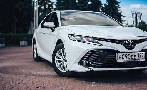 TOYOTA CAMRY white 2018