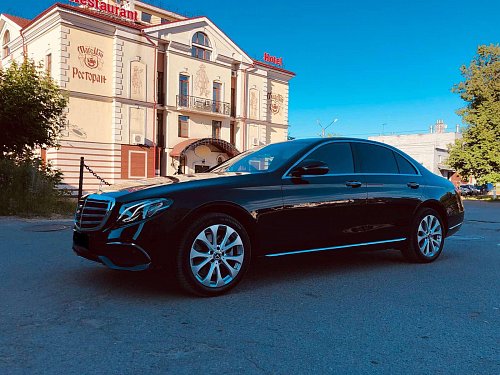 MERCEDES W213